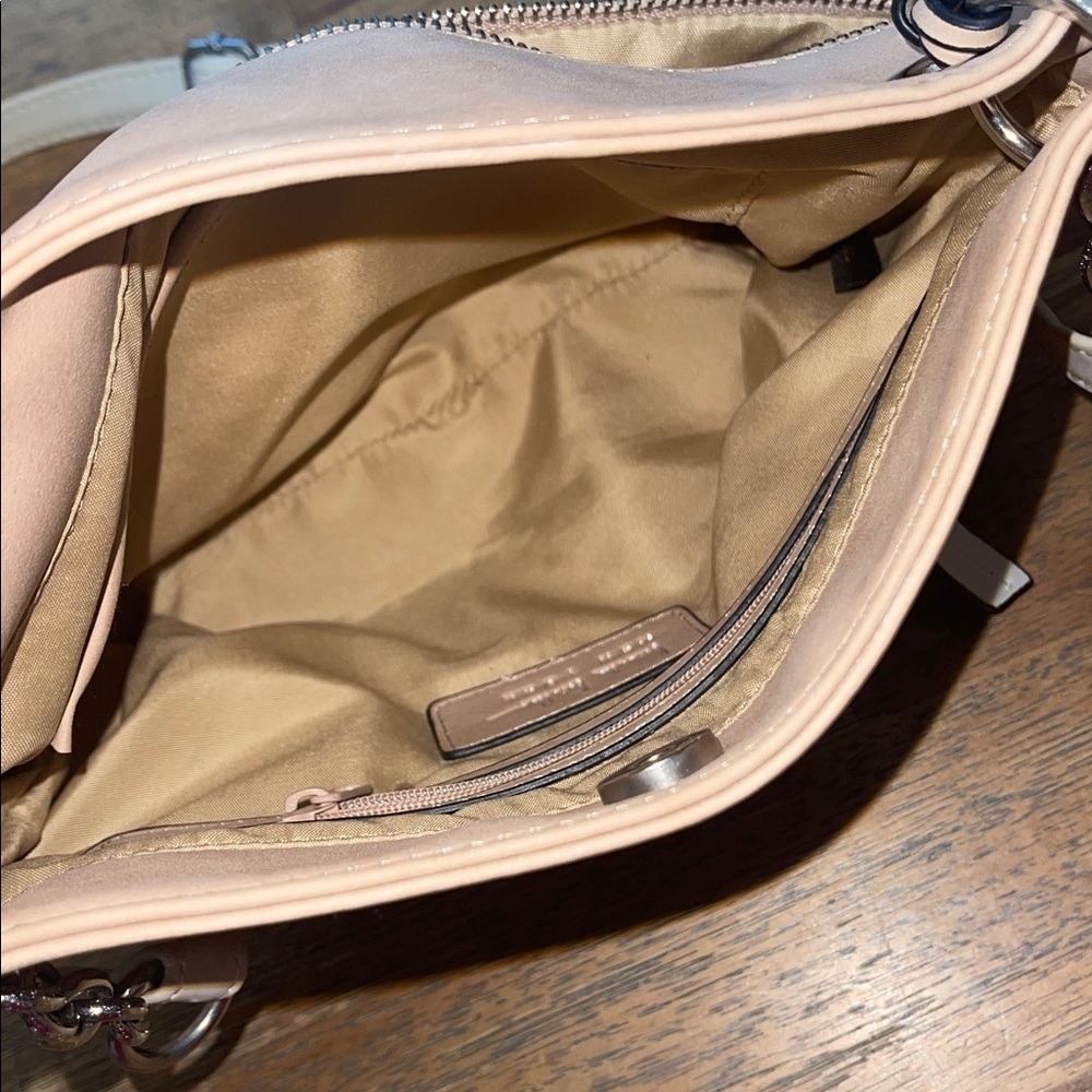 Nicole Miller New York Beige White Shoulder Bag Silver Chain Logo Charm - Picture 7 of 9